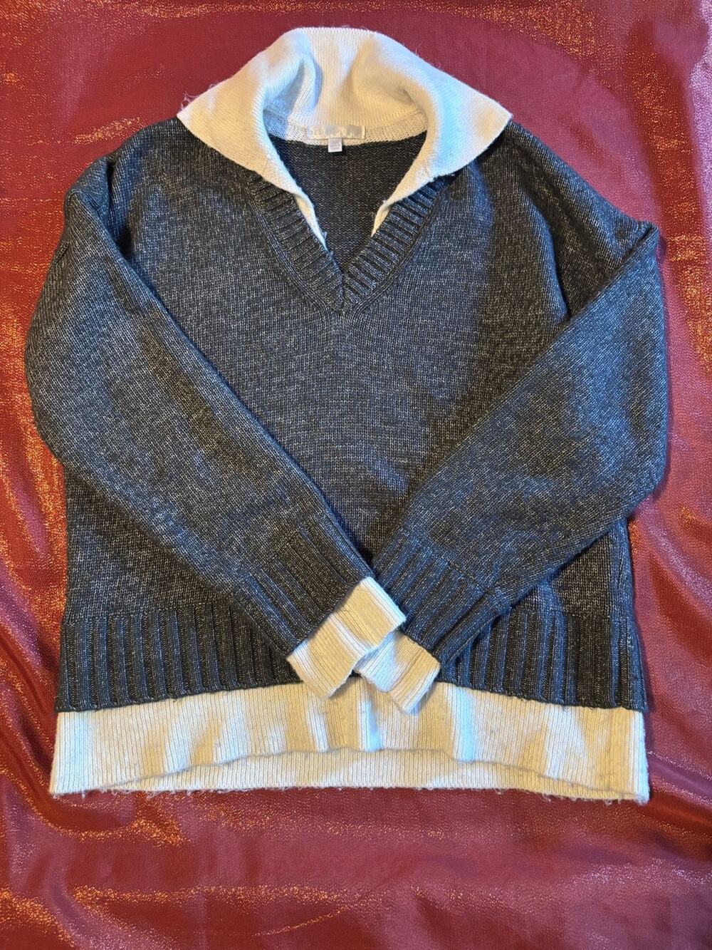 Design History Sweater Womens M Gray Cream V Neck Collar Pullover Knit Cozy